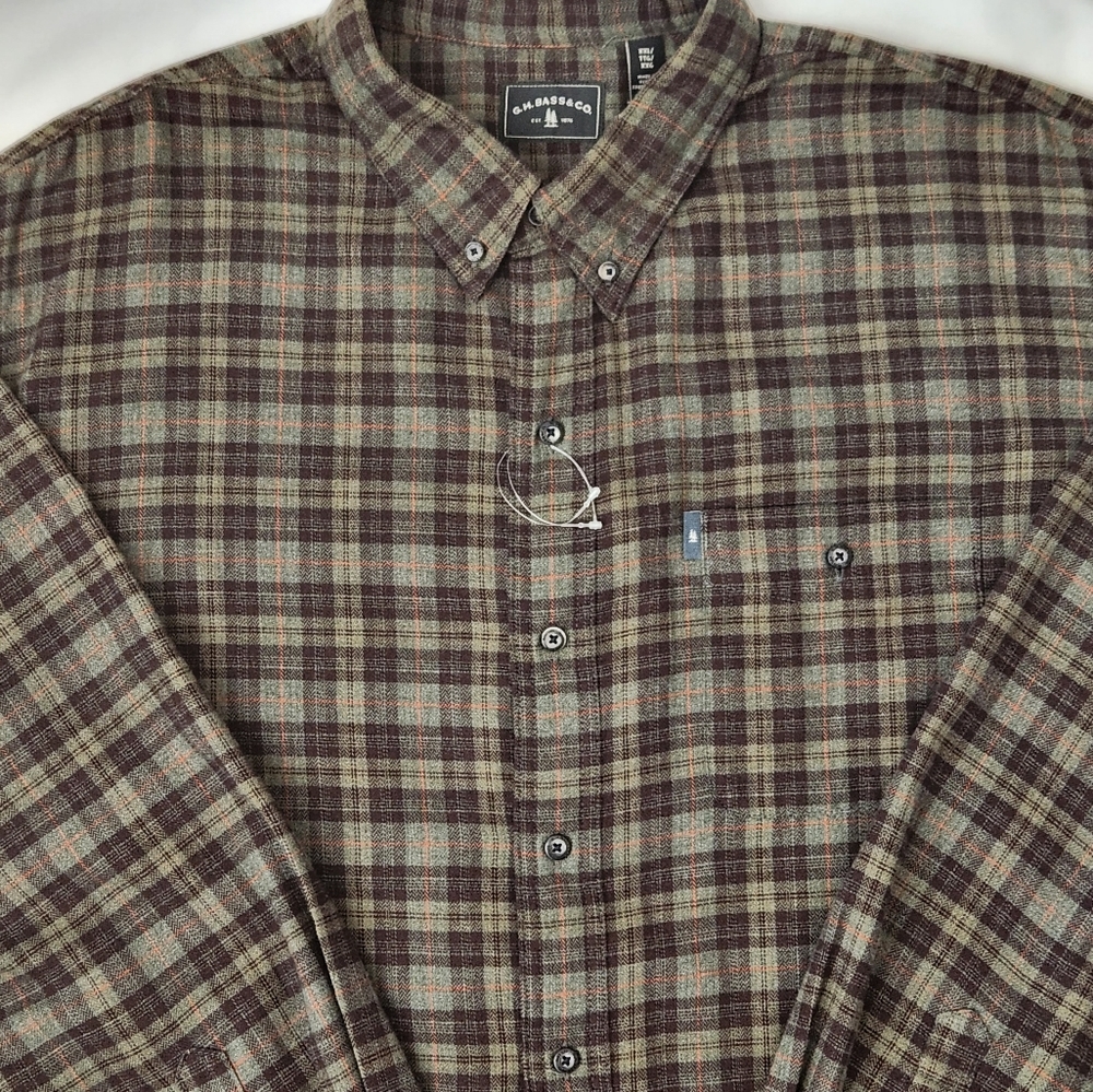 G.H. BASS CO. Long Sleeve Green Plaid Flannel Button-down Shirt